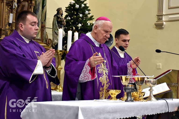 Starczów pożegnał ks. Wojciecha Jasińskiego, proboszcza.