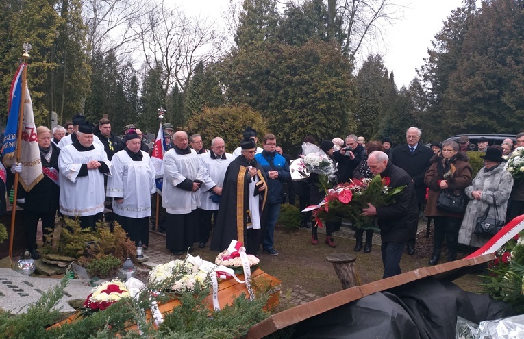 Hołd zmałej złożył obecny na pogrzebie Antoni Macierewicz