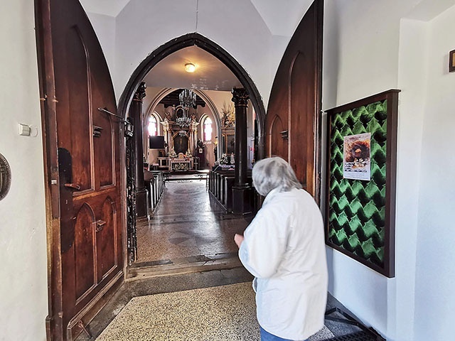 W archidiecezji warszawskiej w niedzielnej Mszy św. uczestniczy 27,6 proc. wiernych. Jedynie 14,3 proc. z nich przyjmuje Komunię Świętą. 