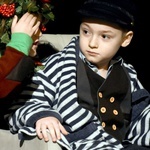 Maciej Kruk za rolę Ebenezera Scrooge’a w spektaklu Niepublicznego Przedszkola Językowego „Abracadabra” w Świdnicy
