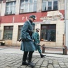 Mysłowice. Żołnierze na ulicach miasta. Powstaje film o więzieniu i obozie pracy Rosengarten