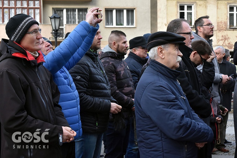 Lutowy męski różaniec