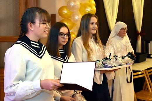Studniówka maturzystek Liceum Sióstr Niepokalanek