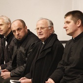 W posługę w diakonii wyzwolenia jej członków wprowadzili księża moderatorzy oraz o. Marian Piwko CR.