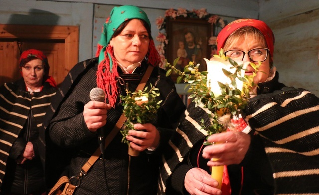 Zespół śpiewaczo-obrzędowy "Korzenie" z Łaguszowa przybliżył zwyczaje związane z uroczystością.
