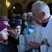 Obrzęd udzielania sakramentu chorych.