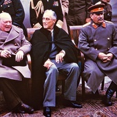 Premier Churchill, prezydent Roosevelt i marszałek Stalin po zakończeniu konferencji na Krymie.