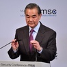 Minister Wang Yi podczas konferencji w Monachium