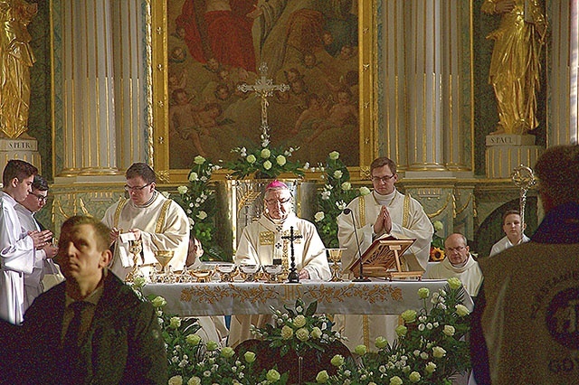 ▼	Uroczystą Mszę św., w obecności głowy państwa, odprawił metropolita gdański wraz z biskupami pomocniczymi.