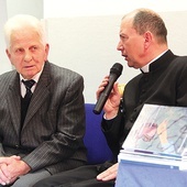 Swoją pamięcią o jodłowskich Żydach podzielił się Jan Świętoń, zaproszony na spotkanie przez ks. Zenona Tomasiaka.