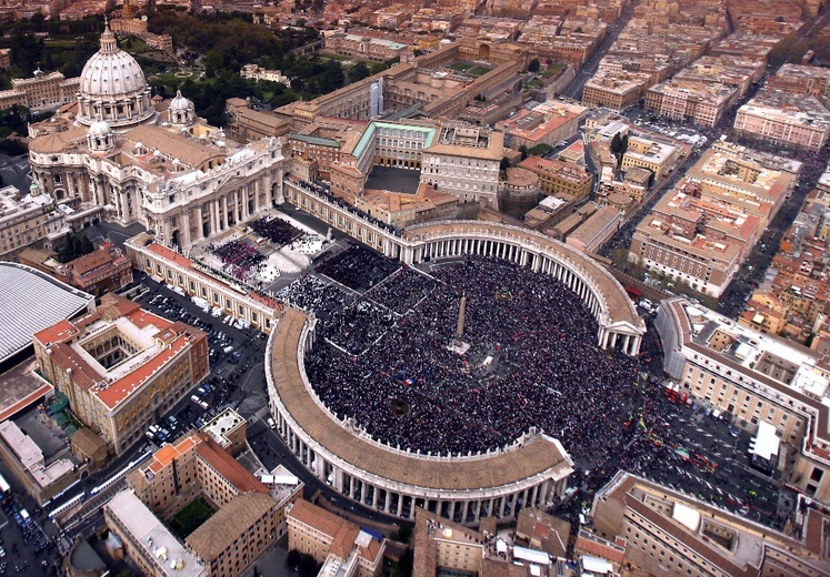 Plac Świetgo Piotra w Rzymie w dniu pogrzebu Jana Pawła II