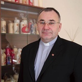 ▲	– Jałmużna powinna nas kosztować, ma być stylem życia – zaznacza dyrektor Caritas Diecezji Sandomierskiej. 