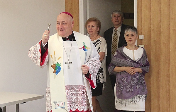 Biskup w odremontowanej placówce przy ul. Inwalidów 6.