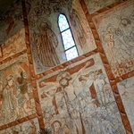 Gotyckie freski pasyjne w kościele w Jemielnicy