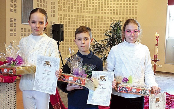 ▲	Laureaci (od lewej): Hanna Czyż, Arkadiusz Jasiak i Magdalena Dylla.