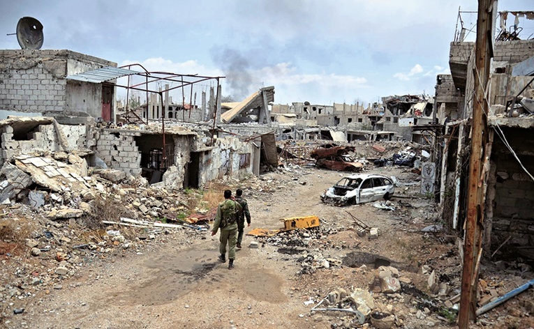 Tak wyglądała po bombardowaniach miejscowość Al-Qadam.