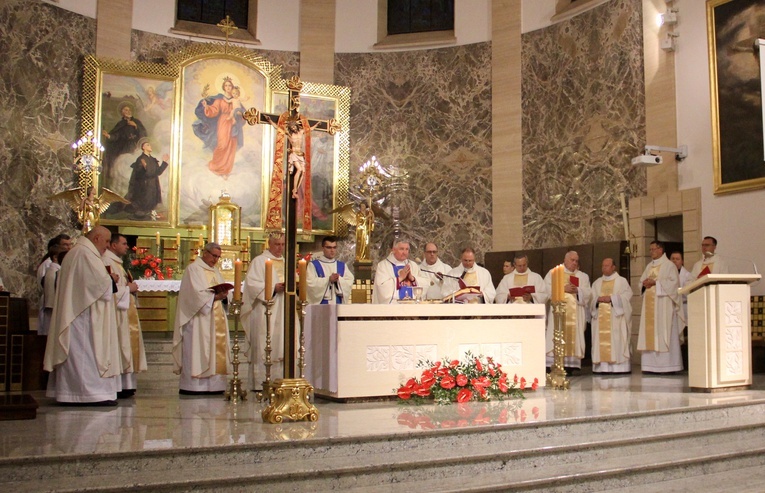 W diecezji warszawsko-praskiej dla niektórych kategorii wiernych obowiązuje dyspensa od udziału w niedzielnej Mszy św.