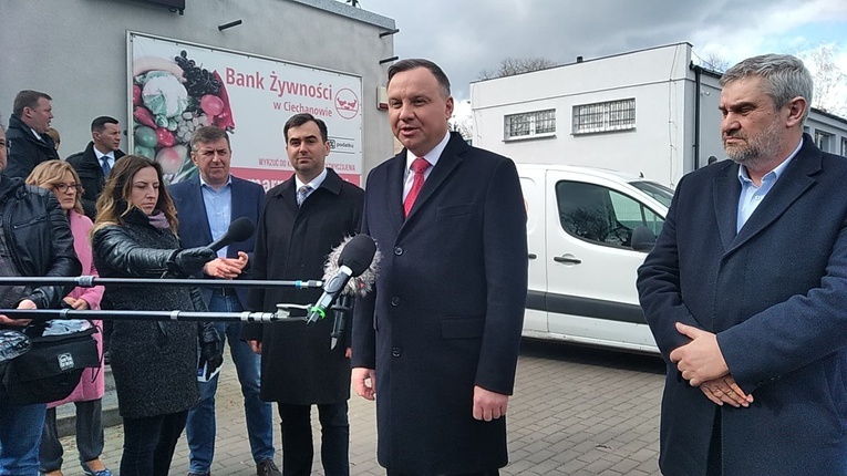 Prezydent Duda po raz drugi odwiedził ciechanowski Bank Żywności.