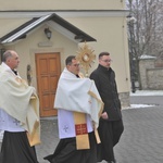 Z Panem Jezusem na ulicach Hałcnowa, wśród domostw parafian