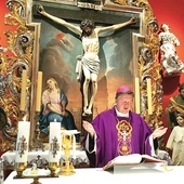 ▲	Abp Józef codziennie sprawuje Mszę św. w intencji wiernych archidiecezji wrocławskiej.