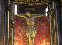 Krucyfiks z kościołą San Marcello w Rzymie
