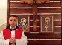 O. Andrzej Cebula zaprasza całe rodziny na wspólne nabożeństwo Drogi Krzyżowej online.