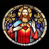 Witraż Najświętszego Serca Pana Jezusa w kościele parafialnym w Lubczy.