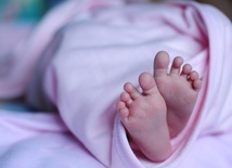 Urodziła się zdrowa dziewczynka, której rodzice są zakażeni koronawirusem