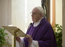 Papież zachęca Polaków do zawierzenia siebie Bożemu Miłosierdziu i wstawiennictwu św. Jana Pawła II