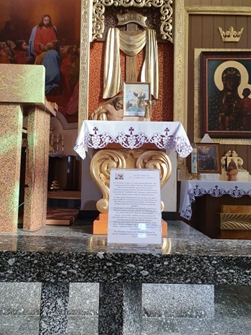 Relikwiarz ma już swoje miejsce w kościele.