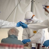 O 727 wzrosła liczba zmarłych osób zakażonych koronawirusem we Włoszech