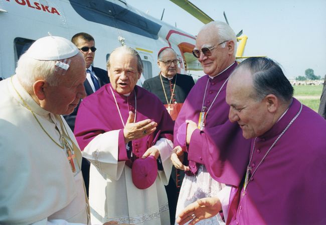 Papież ląduje w Wielowsi 12 czerwca 1999.