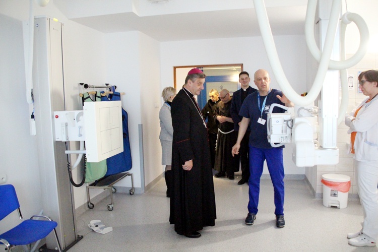 Bp Roman Pindel podczas odwiedzin Szpitala Śląskiego w Cieszynie w lutym br.