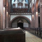 Katedra gliwicka. Niedziela Palmowa z pustymi ławkami 