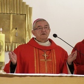 Abp Głódź: Nasza wiara nie kończy się na krzyżu Chrystusa 