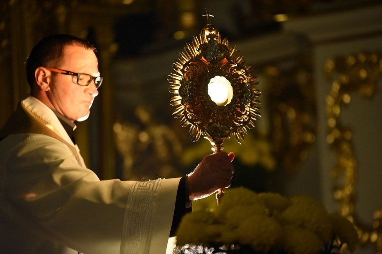 Młodzi będą czytać encyklikę "Ecclesia de Eucharystia". 