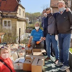 Pakowanie paczek dla potrzebujących wałbrzyszan