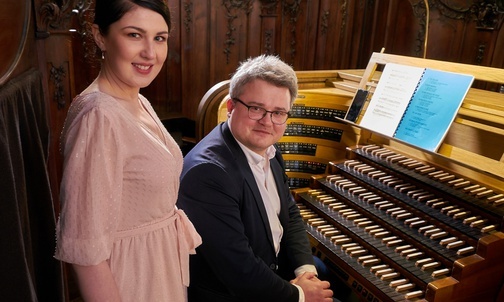 Koncerty zostały przygotowane jako działanie non-profit przez Błażeja Musiałczyka, wirtuoza i propagatora muzyki organowej, organistę archikatedry oliwskiej, wraz z Małgorzatą Rocławską, sopranistką.
