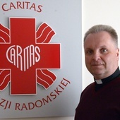 Ks. Robert Kowalski dziękuje za wspieranie Caritas Diecezji Radomskiej i organizowanych przez nią akcji.