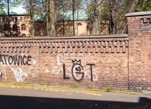 Katowice. Wandale popisali mur okalający Kalwarię Panewnicką