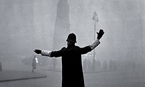 5 grudnia 1952 r. Londyn spowił tak wielki smog, że życie w mieście praktycznie zamarło.