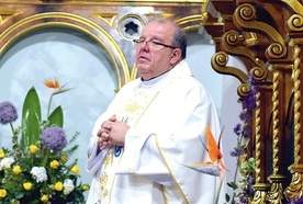 Ksiądz Marek Żmuda w czasie jednej z uroczystości.