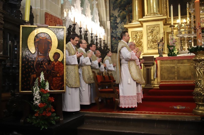 Msza św. na Wawelu w intencji ojczyzny