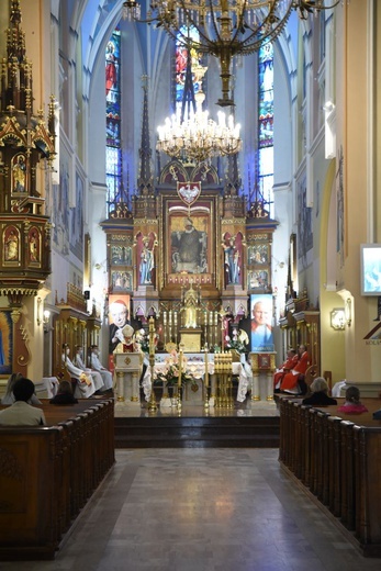 Bp Salaterski nazwał św. Stanisława, św. Jana Pawła II i wkrótce bł. kard. Stefana Wyszyńskiego ludźmi Eucharystii.