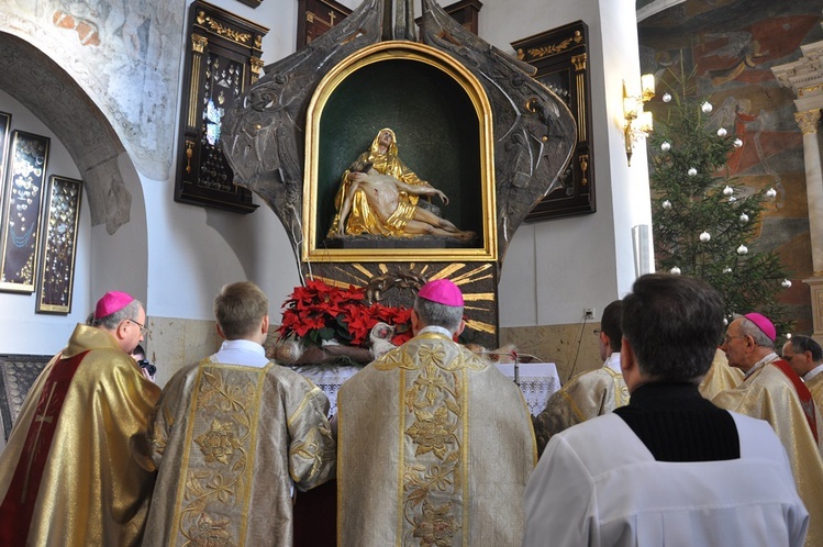 Zawierzenie diecezji tarnowskiej w 2011 r. z okazji 225-lecia jej istnienia.