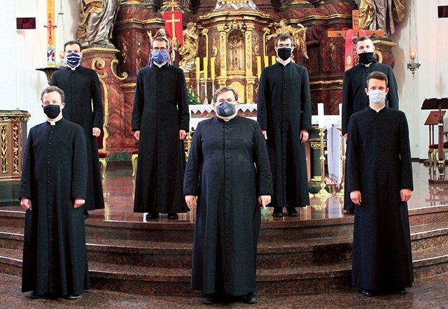 	Opolscy diakoni w katedrze, 30 kwietnia.