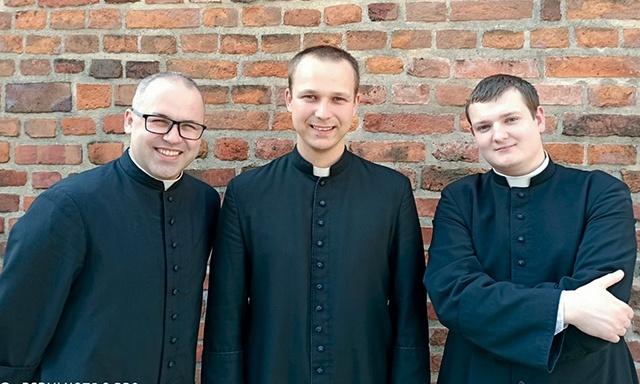 ▲	Kandydaci na nowych diakonów diecezji.