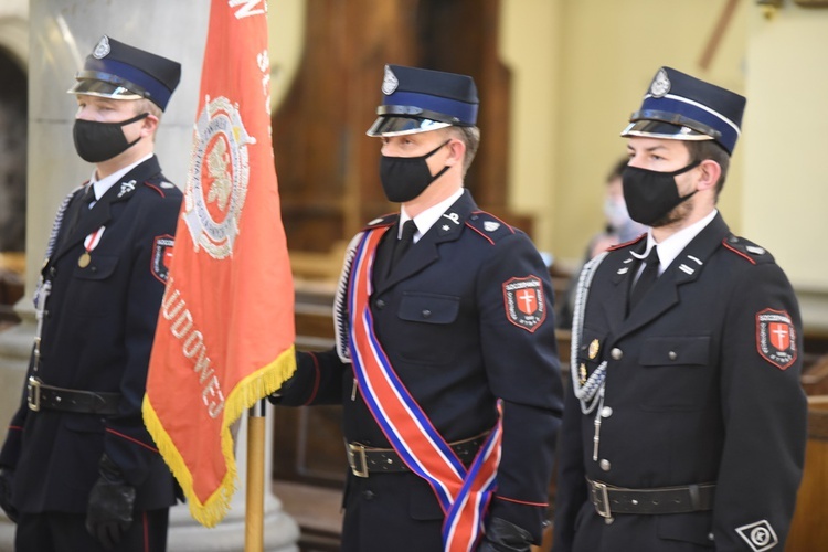 Strażacy ze Szczepanowa reprezentowali służby mundurowe.