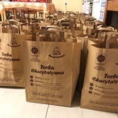 Nie było wielkanocnej zbiórki żywności, jednak seniorzy i tak otrzymają paczki żywnościowe