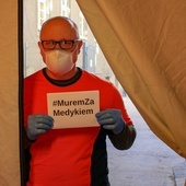 #MuremZaMedykiem. Akcja przeciwko hejtowi na środowisko medyczne